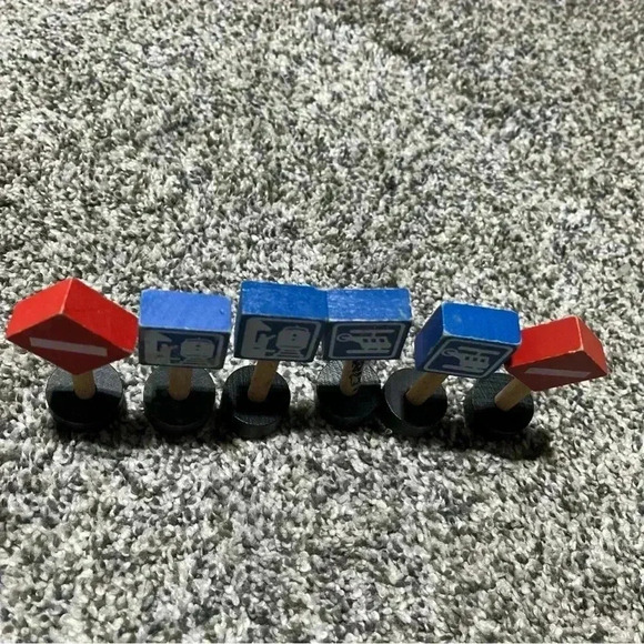 Thomas & Friends Wooden Railway People, Signs, Trees Accessories Lot 15 - Picture 4 of 11